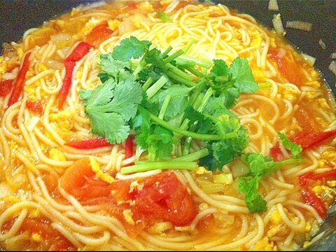 トマトと卵のトウモロコシ麺